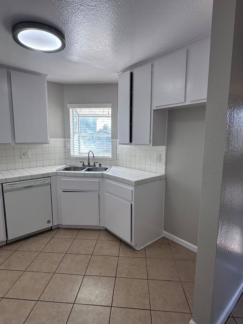 Apartment for rent at 766 Gardenia Ave, Long Beach, CA 90813