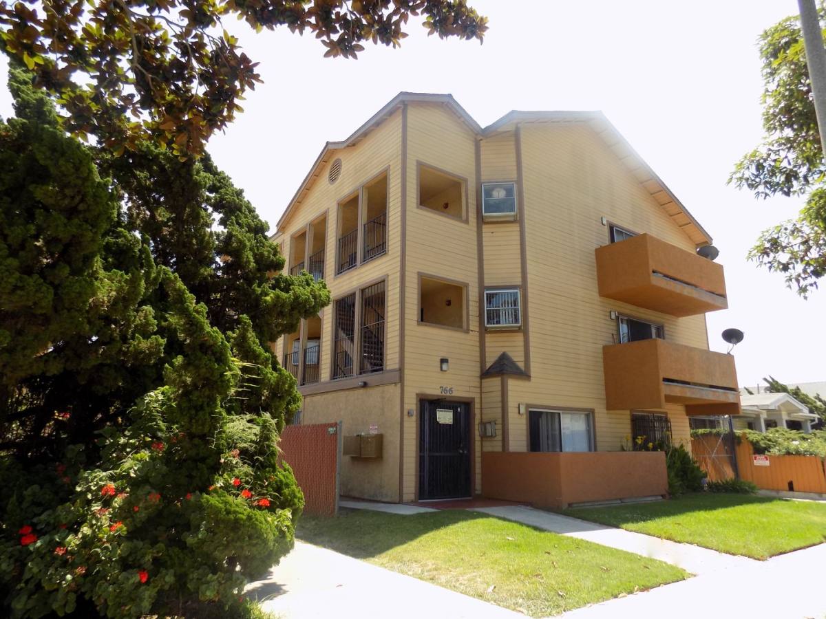 Apartment for rent at 766 Gardenia Ave, Long Beach, CA 90813