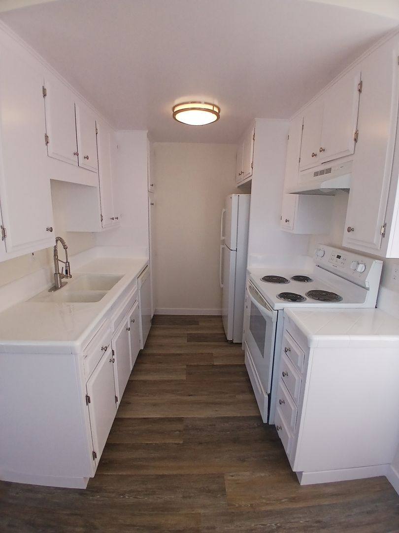 Apartment for rent at 215 Atlantic Ave, Long Beach, CA 90802