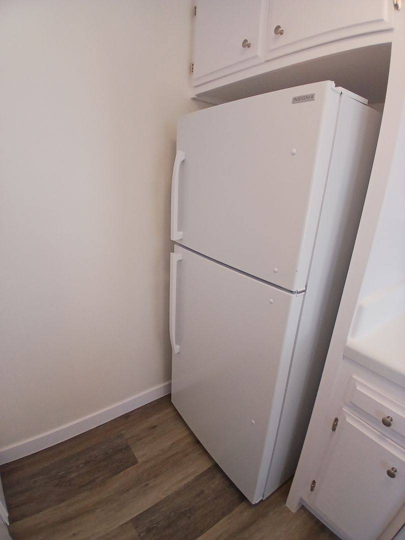 Apartment for rent at 215 Atlantic Ave, Long Beach, CA 90802