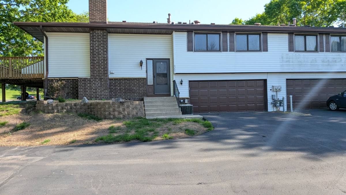Townhouse for rent at 8201 W Park Hills Dr, Minneapolis, MN 55438