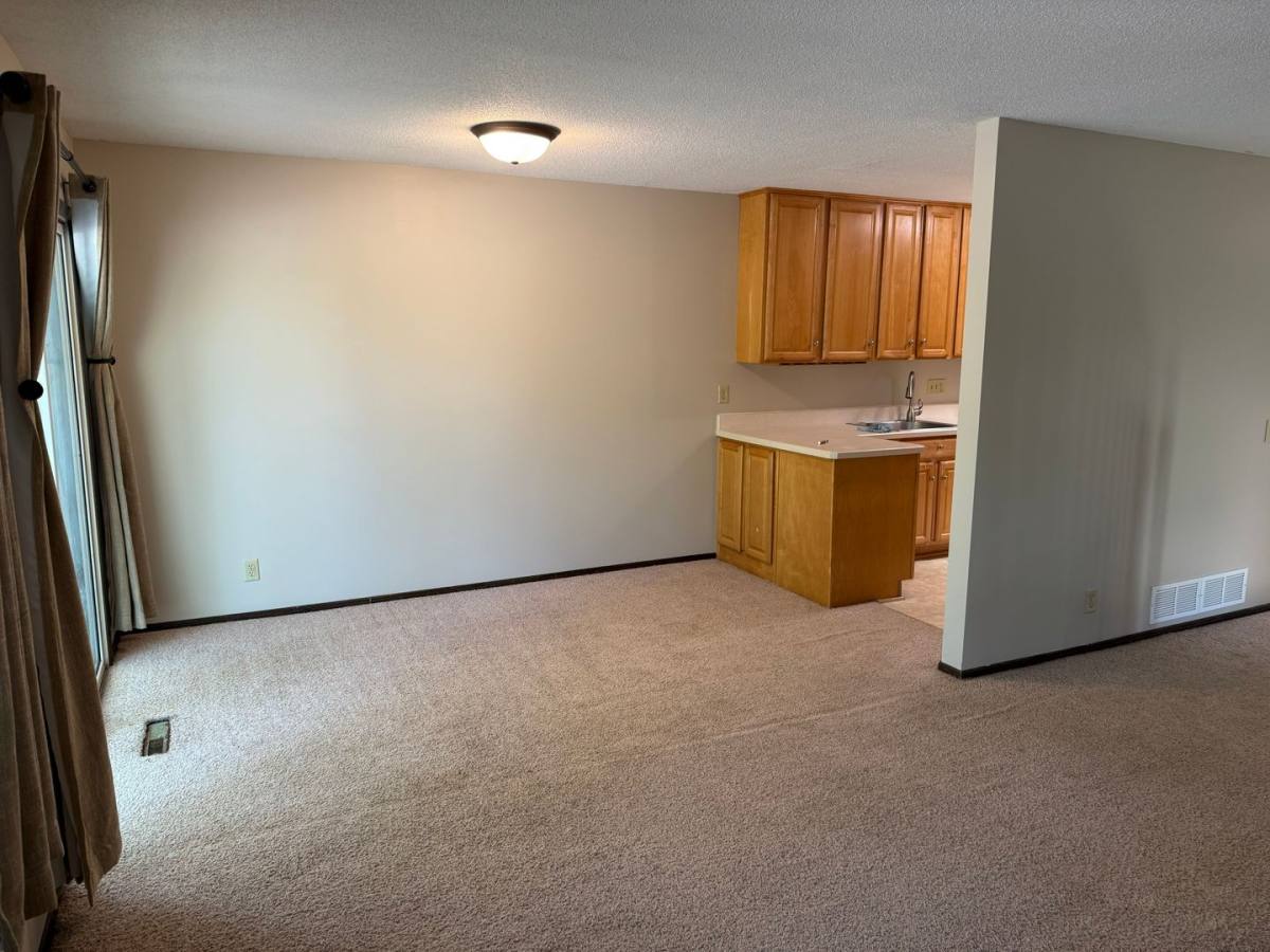 Townhouse for rent at 8201 W Park Hills Dr, Minneapolis, MN 55438