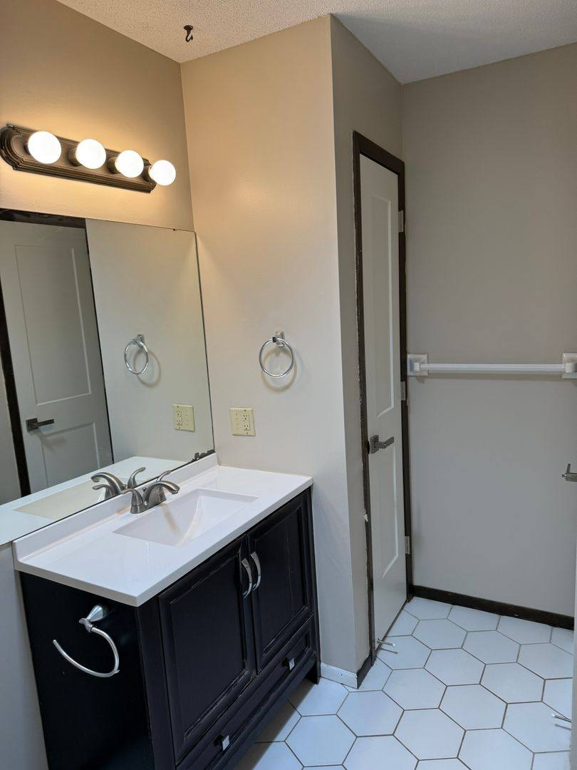 Townhouse for rent at 8201 W Park Hills Dr, Minneapolis, MN 55438