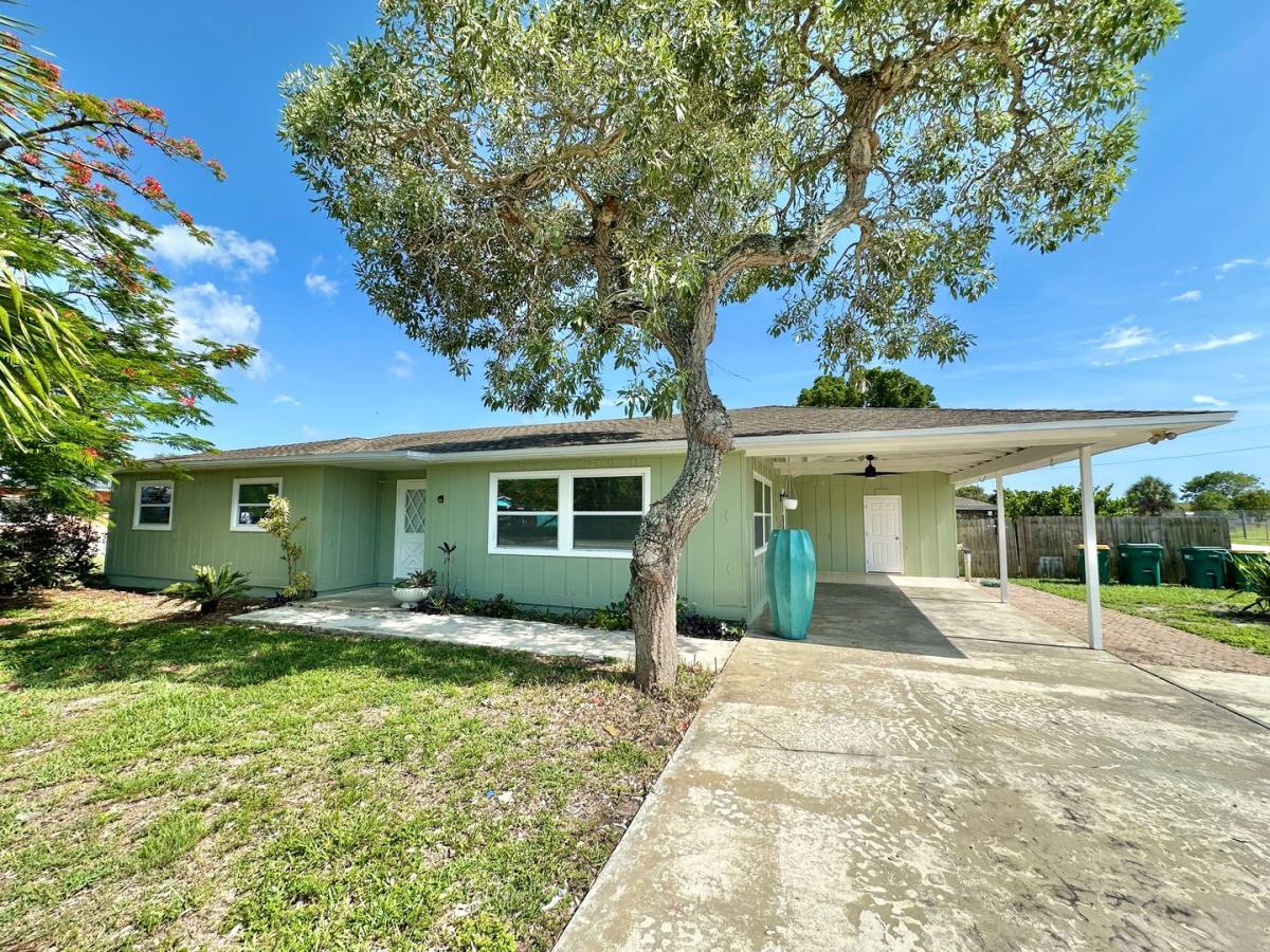 House for rent at 3140 Caledonia Ave, Naples, FL 34112