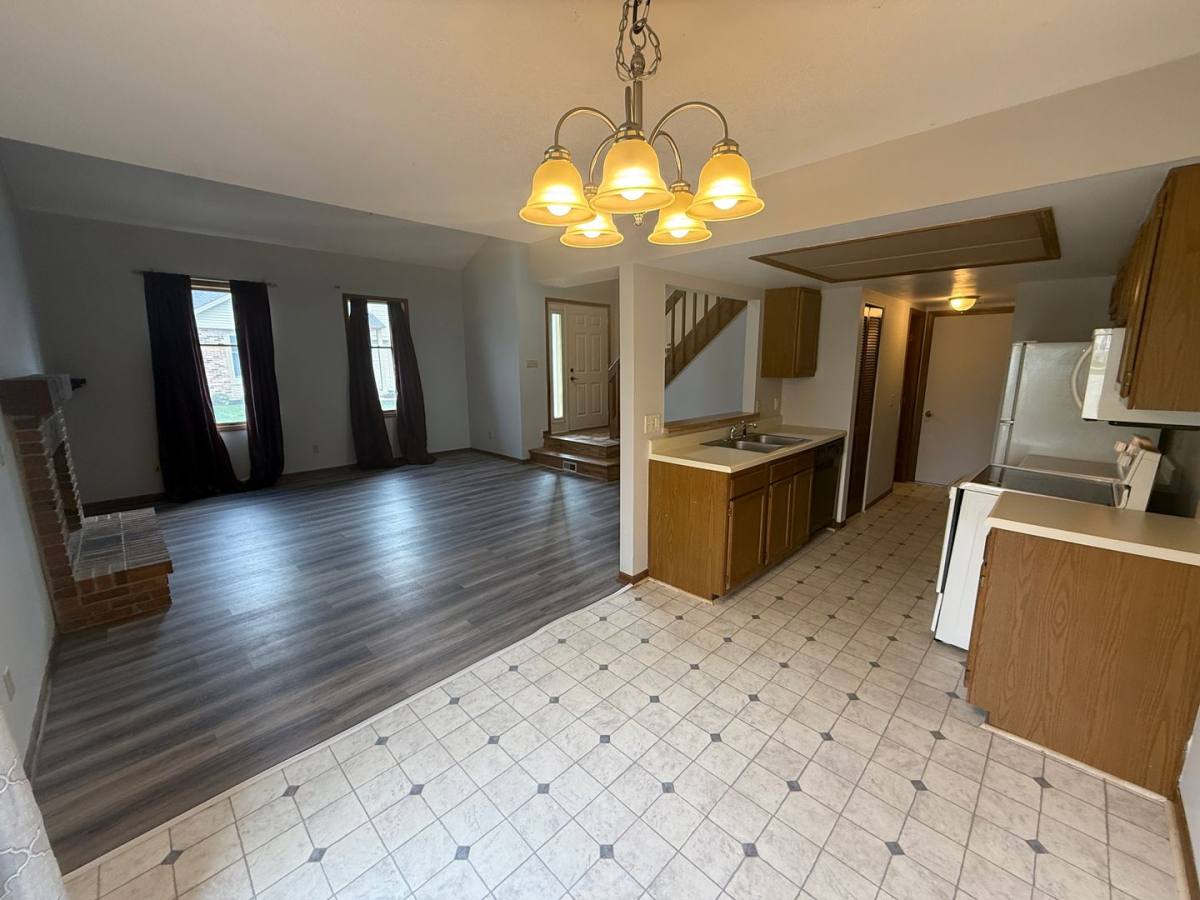 House for rent at 5123 Pinebrook Dr, Fort Wayne, IN 46804
