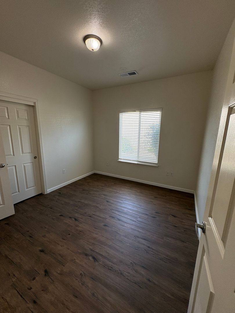 Apartment for rent at 1311-1323 S Crowe St, Visalia, CA 93277