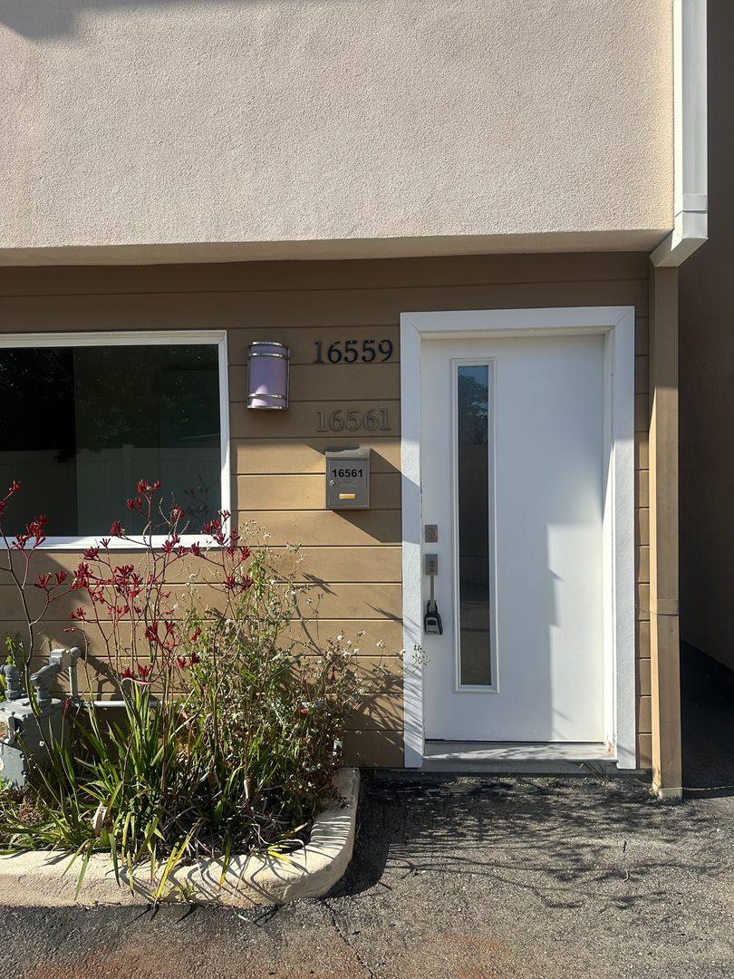 Townhouse for rent at 16561 Vine Terrace, Van Nuys, CA 91406