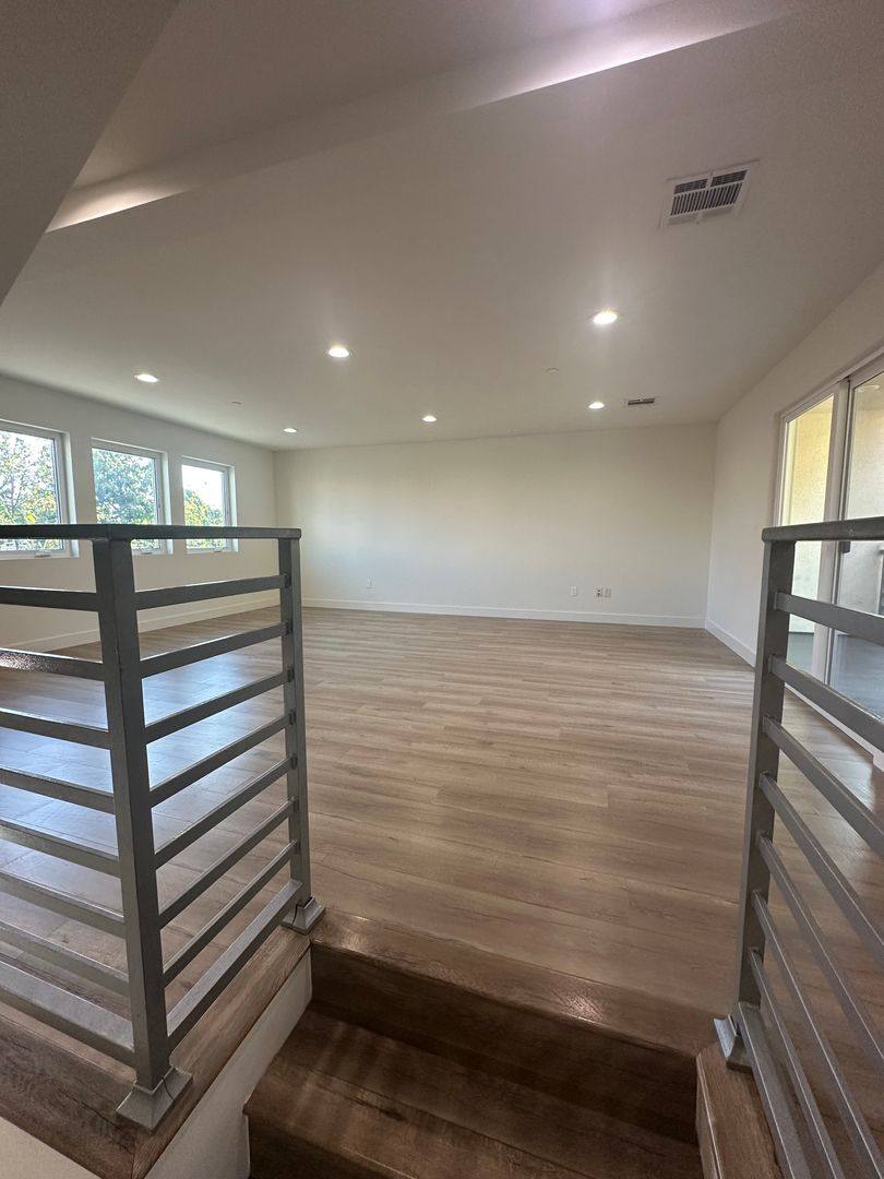 Townhouse for rent at 16561 Vine Terrace, Van Nuys, CA 91406