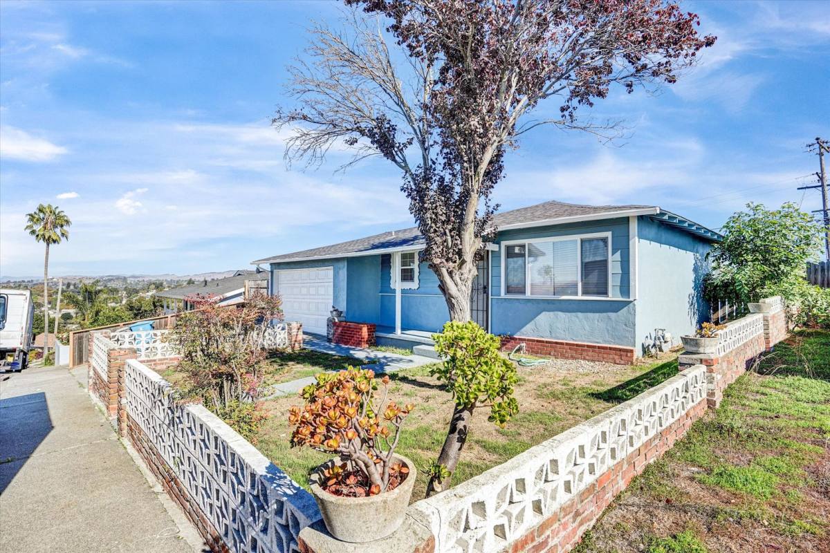 House for rent at 452 Wilshire Ave, Vallejo, CA 94591