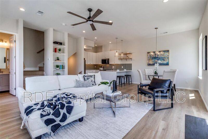 Townhouse for rent at 3308 Birmingham Ave, Dallas, TX 75210