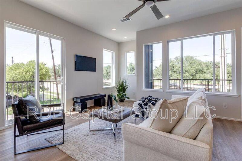 Townhouse for rent at 3308 Birmingham Ave, Dallas, TX 75210