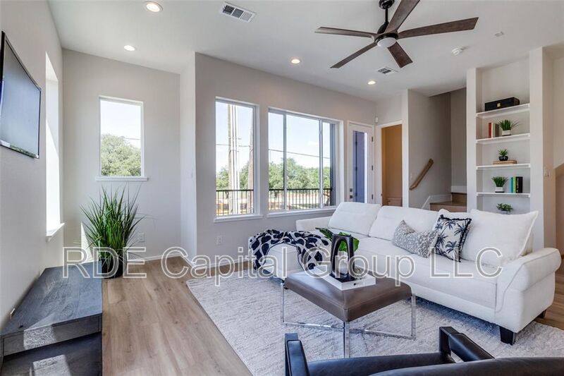 Townhouse for rent at 3308 Birmingham Ave, Dallas, TX 75210