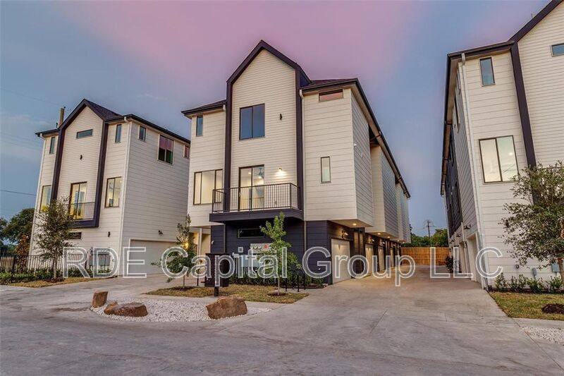 Townhouse for rent at 3308 Birmingham Ave, Dallas, TX 75210