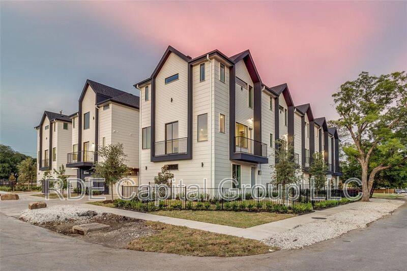 Townhouse for rent at 3308 Birmingham Ave, Dallas, TX 75210