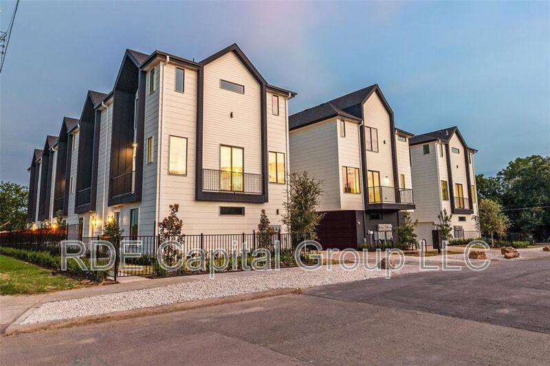 Townhouse for rent at 3308 Birmingham Ave, Dallas, TX 75210