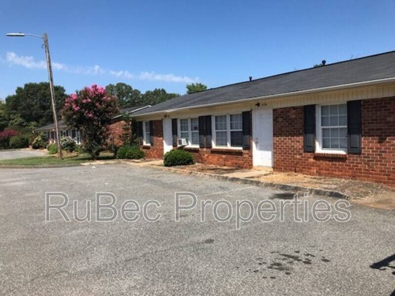 Apartment for rent at 408 S Weldon St, Gastonia, NC 28052
