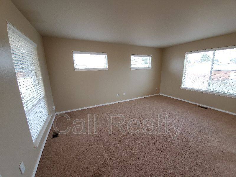 House for rent at 1814 N Arcade, Greenacres, WA 99016