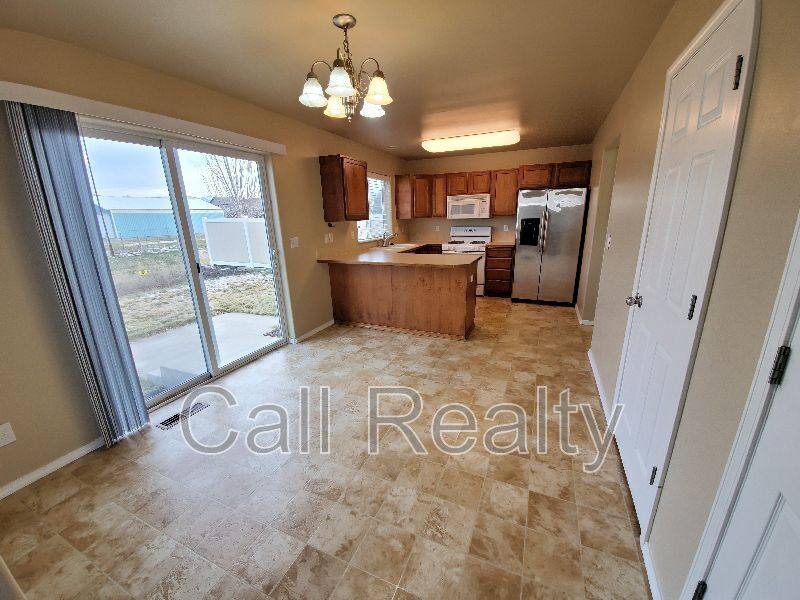 House for rent at 1814 N Arcade, Greenacres, WA 99016