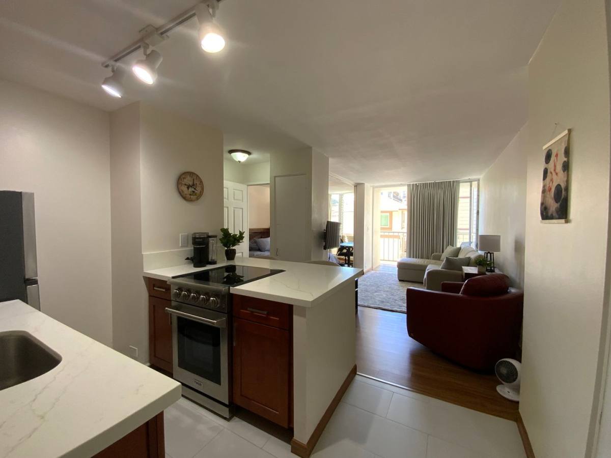 Apartment for rent at 1535 Pensacola St, Honolulu, HI 96822
