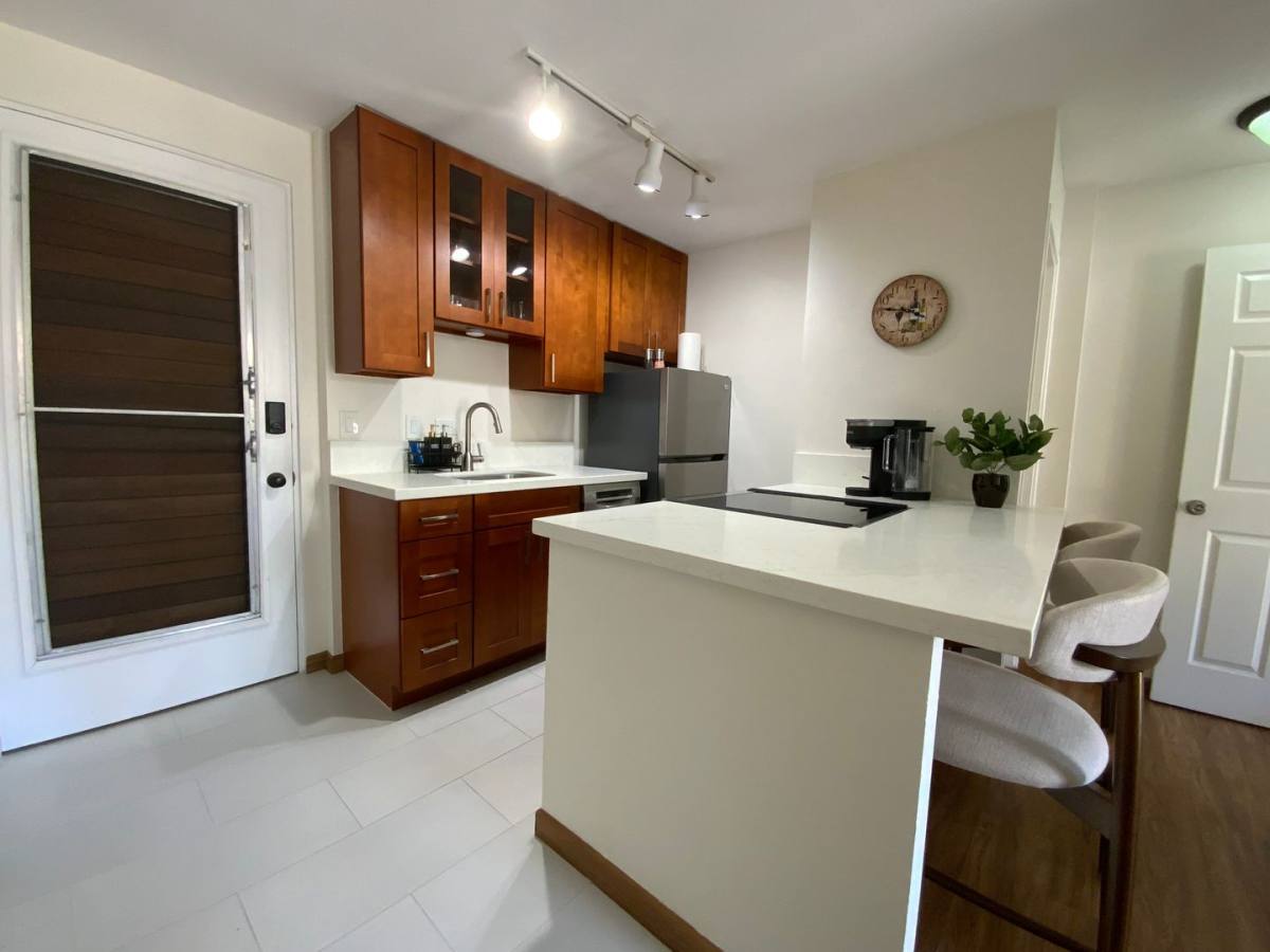 Apartment for rent at 1535 Pensacola St, Honolulu, HI 96822