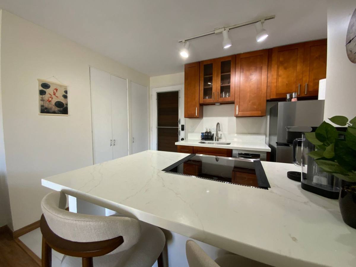 Apartment for rent at 1535 Pensacola St, Honolulu, HI 96822