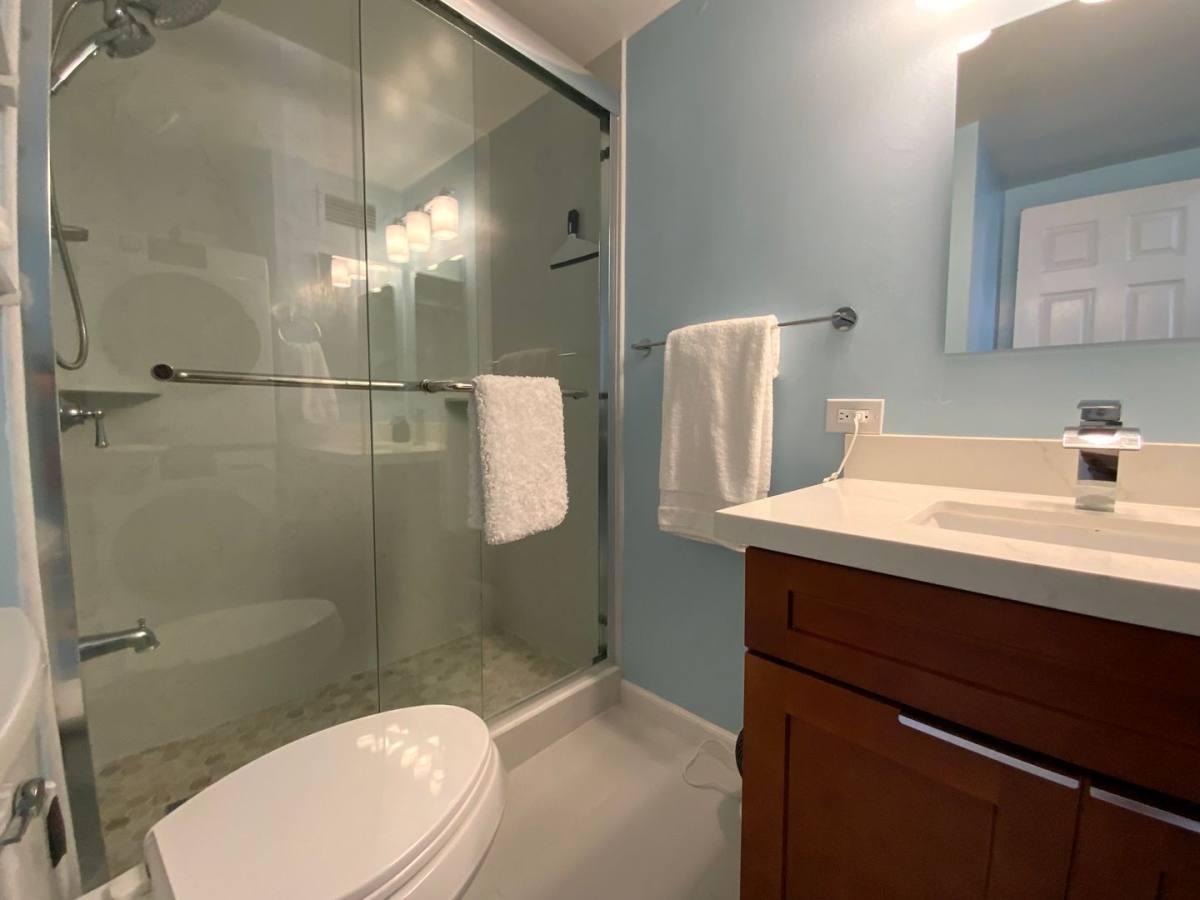 Apartment for rent at 1535 Pensacola St, Honolulu, HI 96822