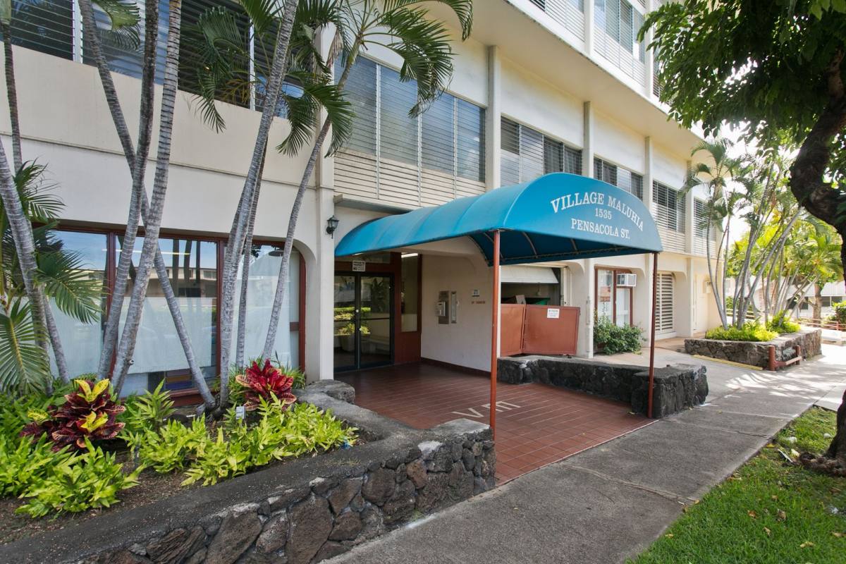 Apartment for rent at 1535 Pensacola St, Honolulu, HI 96822