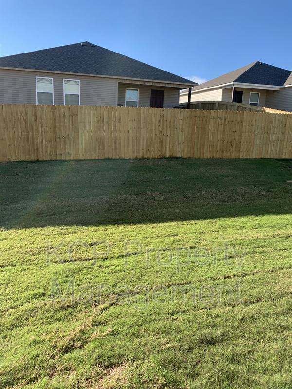 House for rent at 1127 S Kingfisher Lane, Fayetteville, AR 72701