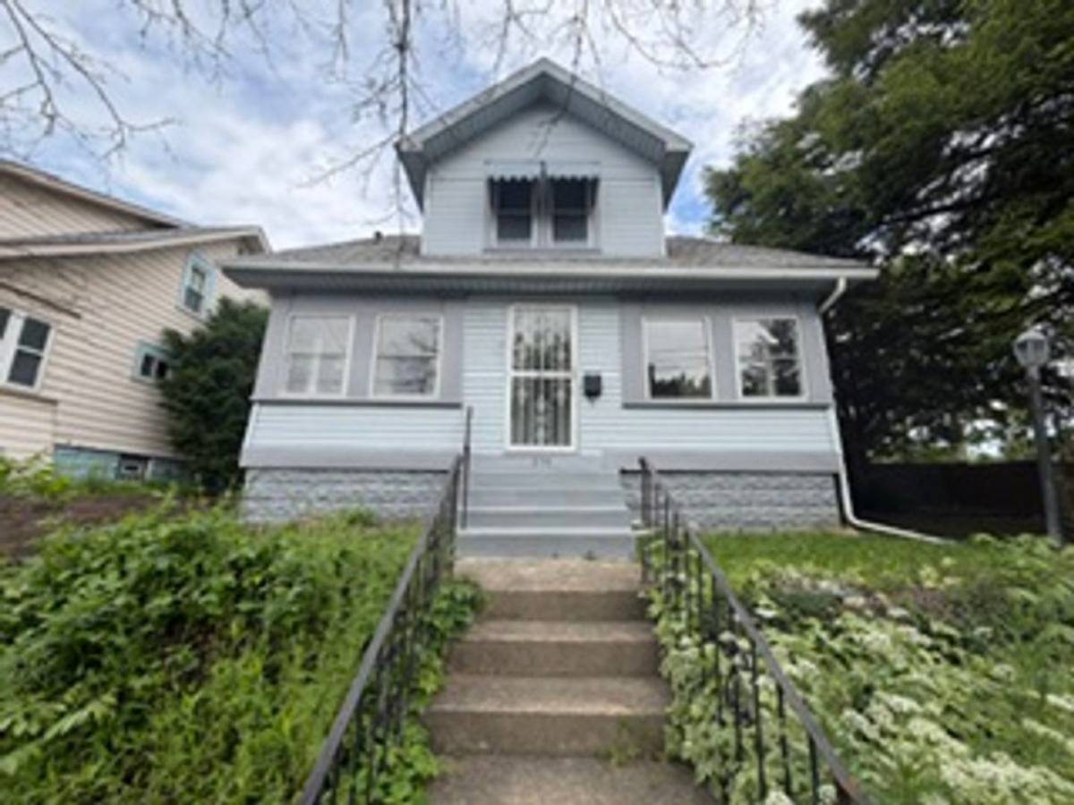 House for rent at 875 Harrison Ave, Akron, OH 44314