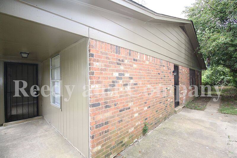 House for rent at 3385 Barbwood Dr, Memphis, TN 38118