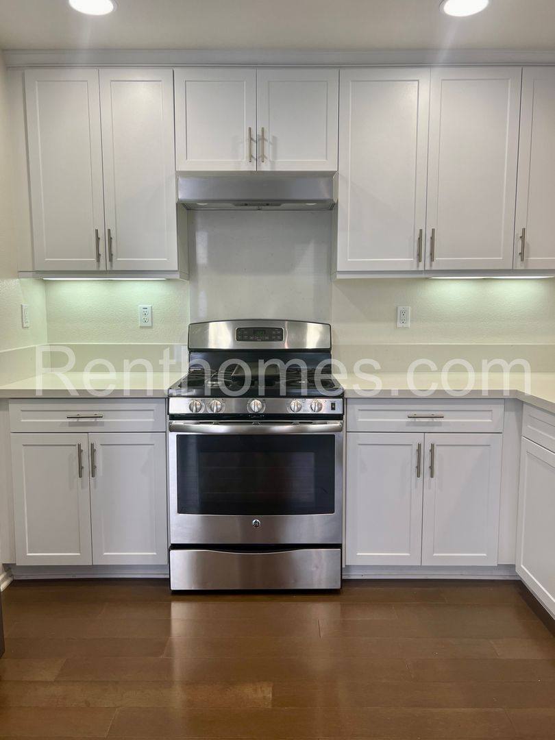 Townhouse for rent at 8862 Promenade N Place, San Diego, CA 92123