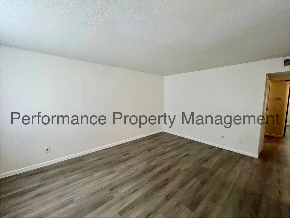 Apartment for rent at 239 W China Grade Loop, Bakersfield, CA 93308