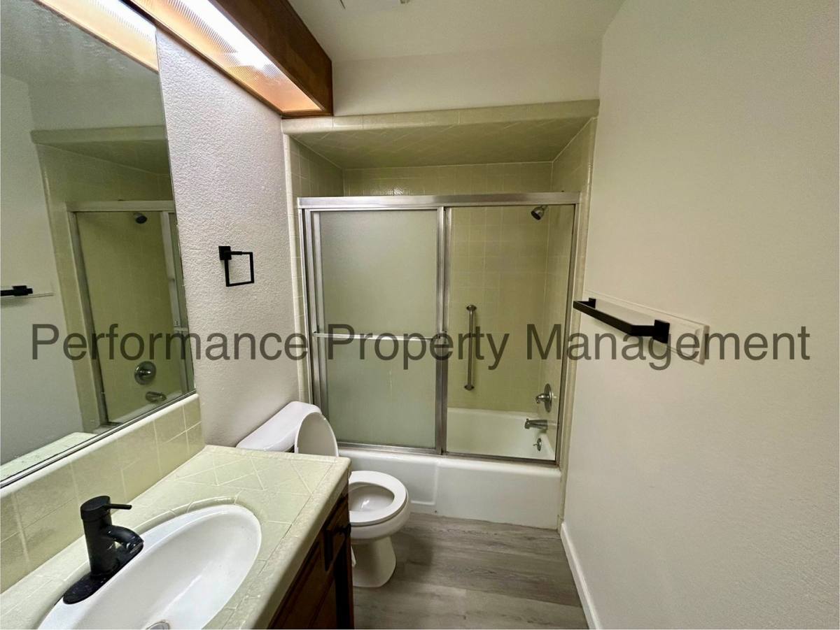 Apartment for rent at 239 W China Grade Loop, Bakersfield, CA 93308