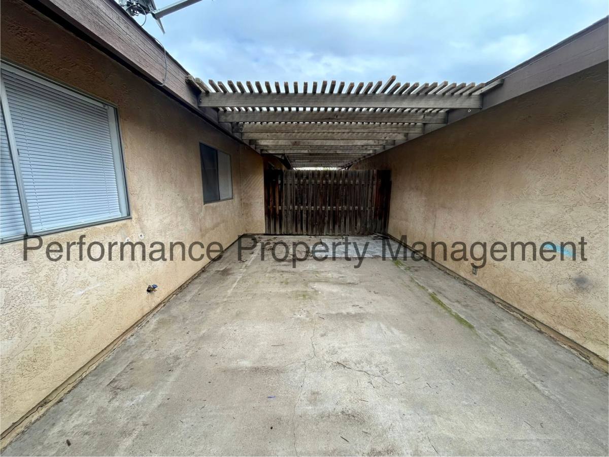 Apartment for rent at 239 W China Grade Loop, Bakersfield, CA 93308