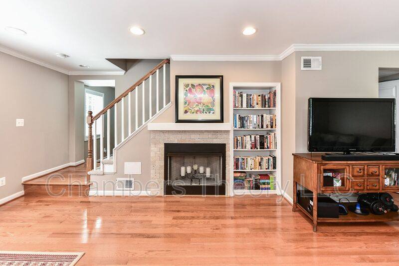 House for rent at 1033 S Edison St, Arlington, VA 22204