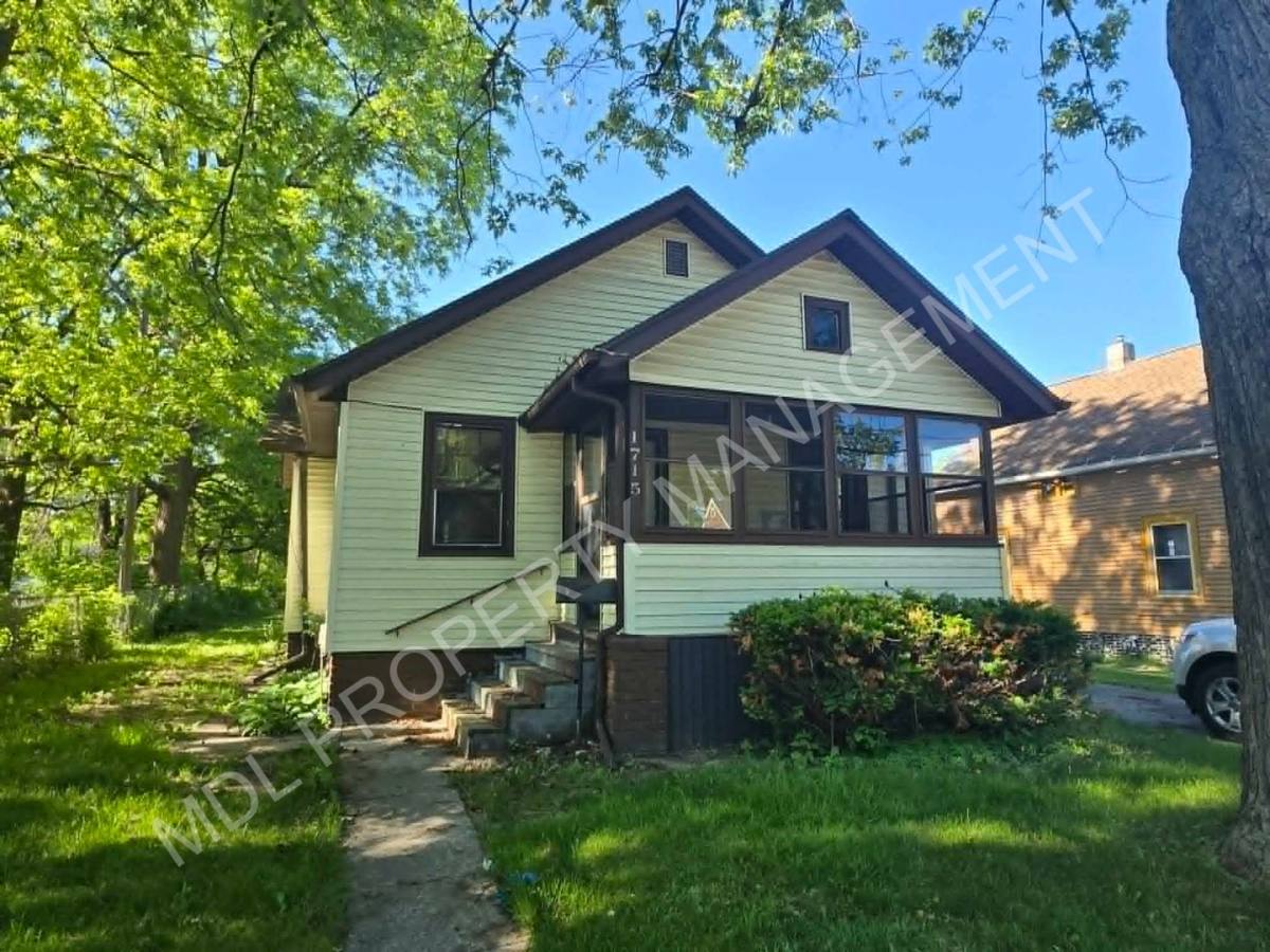 House for rent at 1715 Green St, Saginaw, MI 48602