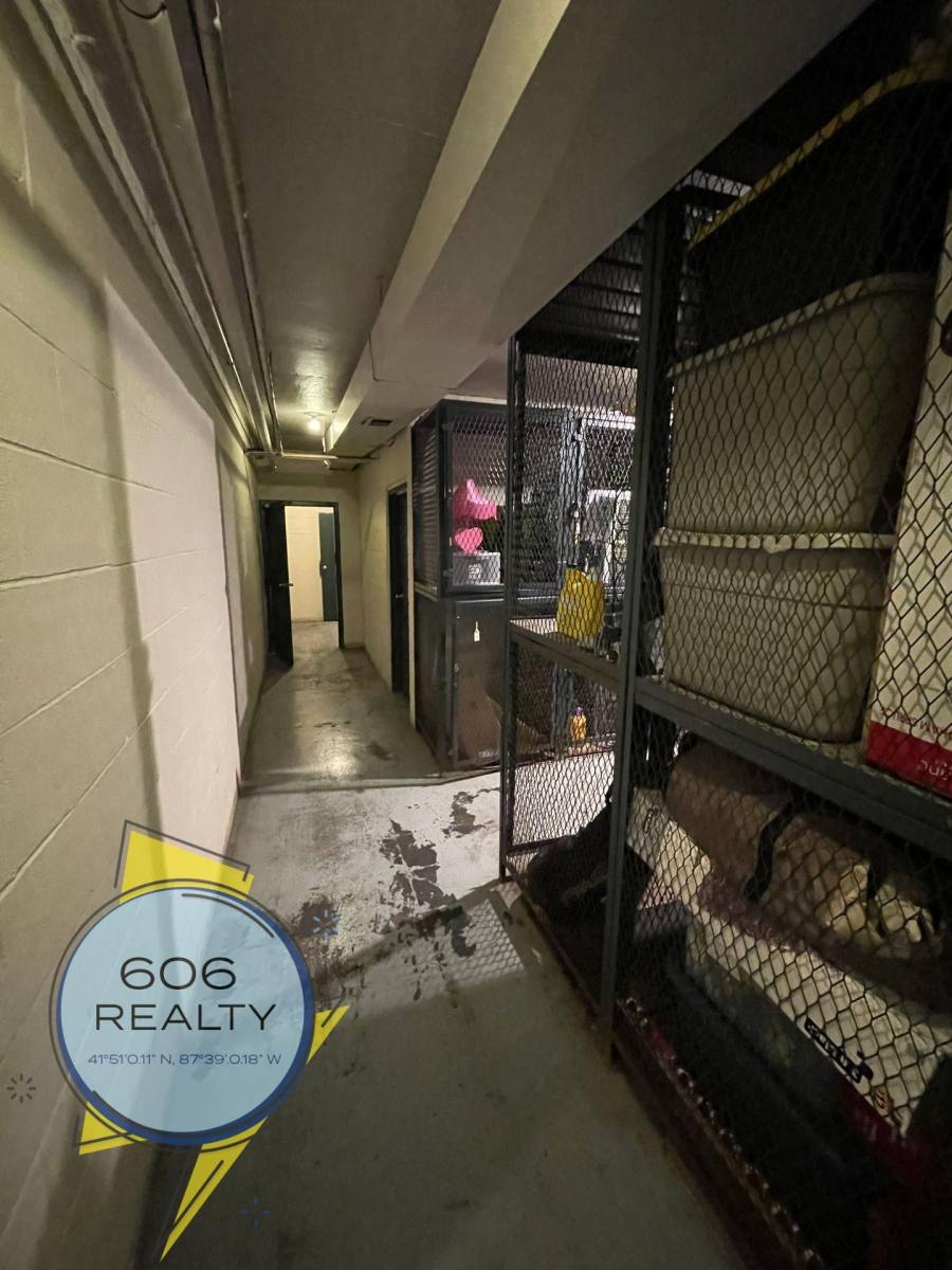 Apartment for rent at 744 W Gordon Terrace, Chicago, IL 60613