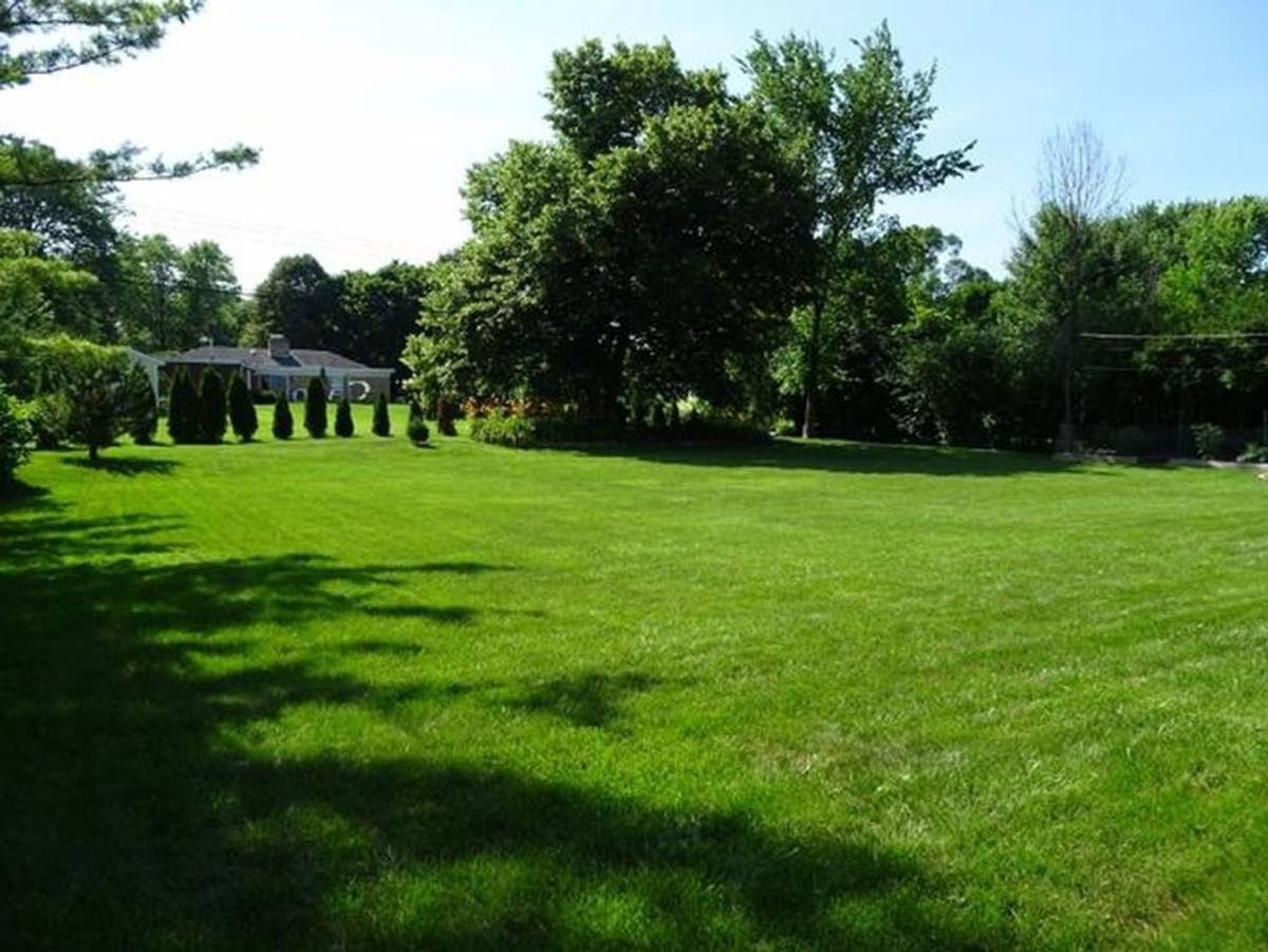 House for rent at 1375 Fairhaven Blvd, Elm Grove, WI 53122