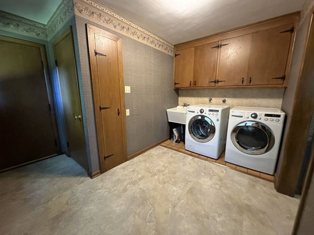 House for rent at 1375 Fairhaven Blvd, Elm Grove, WI 53122