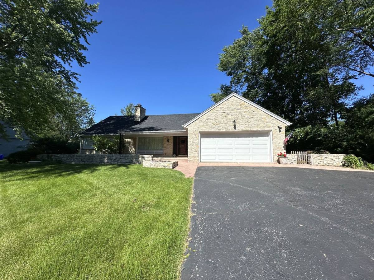 House for rent at 1375 Fairhaven Blvd, Elm Grove, WI 53122