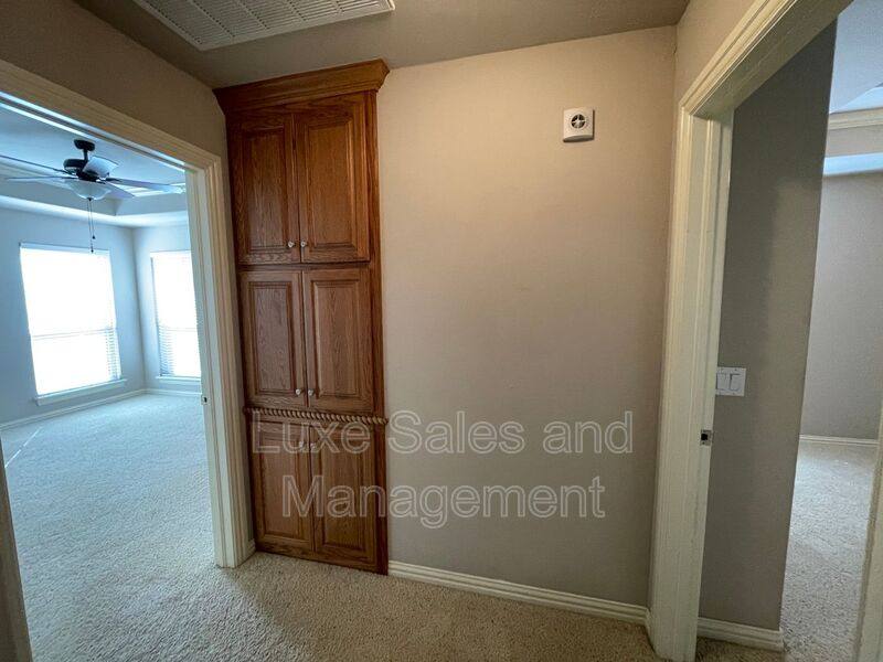 House for rent at 2425 Flint Ridge Rd, Edmond, OK 73003