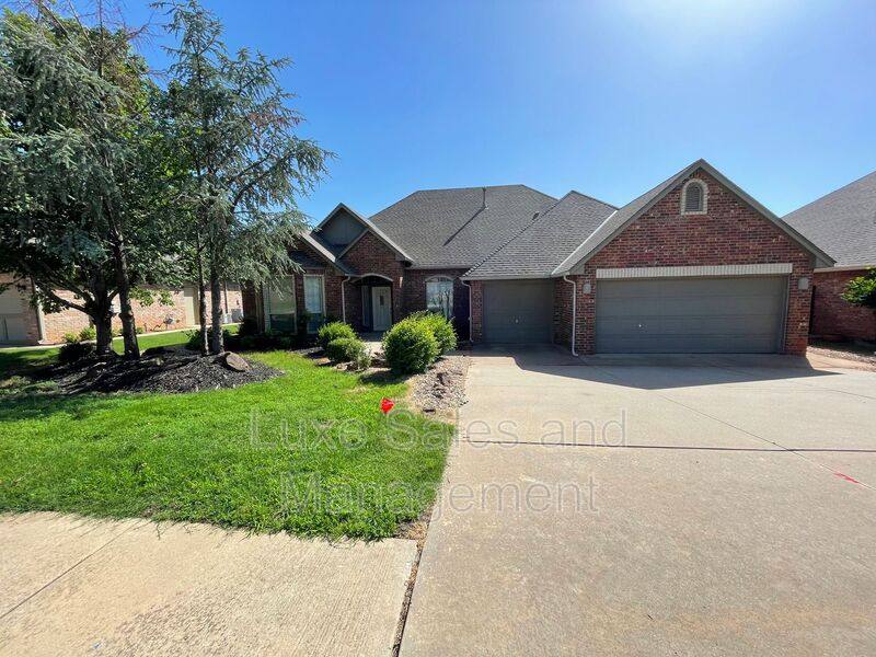 House for rent at 2425 Flint Ridge Rd, Edmond, OK 73003