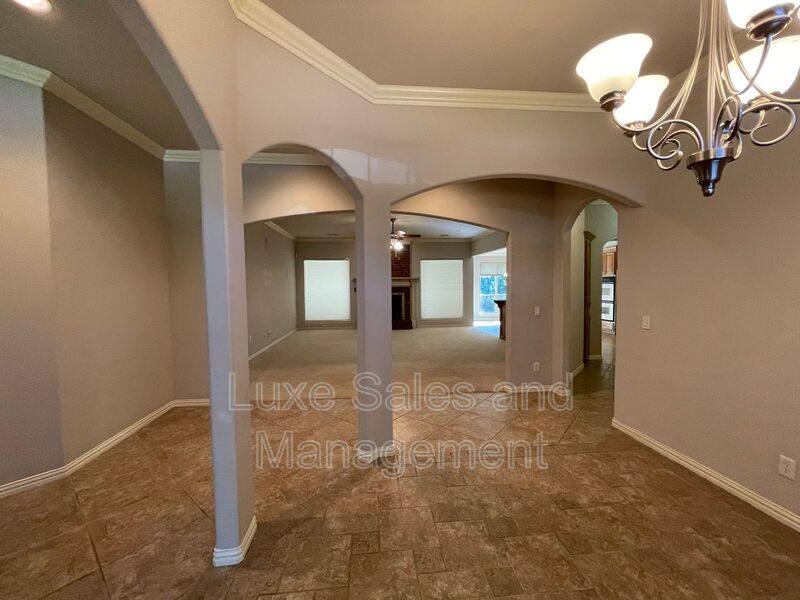 House for rent at 2425 Flint Ridge Rd, Edmond, OK 73003