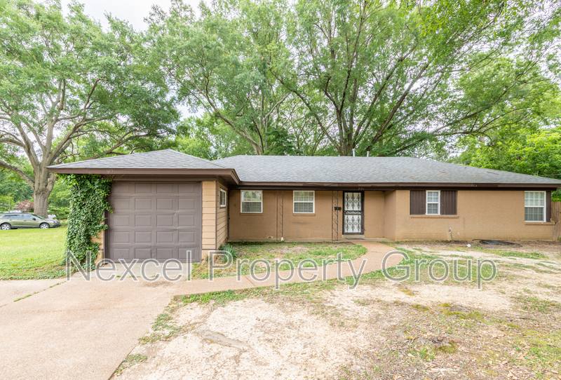 House for rent at 376 N Graham St, Memphis, TN 38117