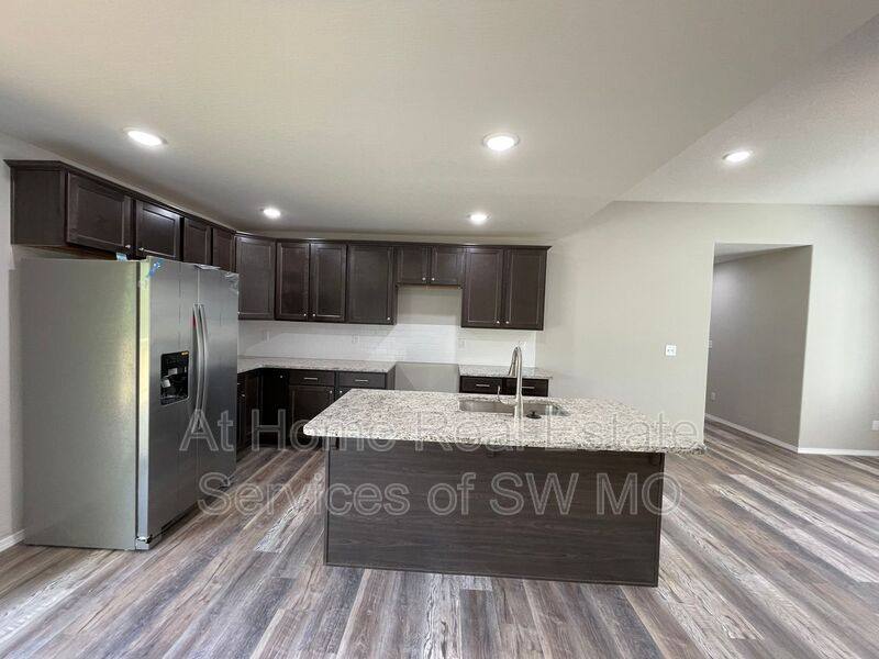 House for rent at 3921 W Linwood, Springfield, MO 65807