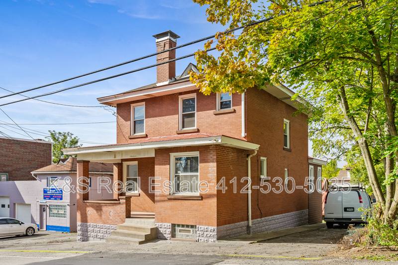 Apartment for rent at 2117 - 2119 Mount Troy Rd, Pittsburgh, PA 15212