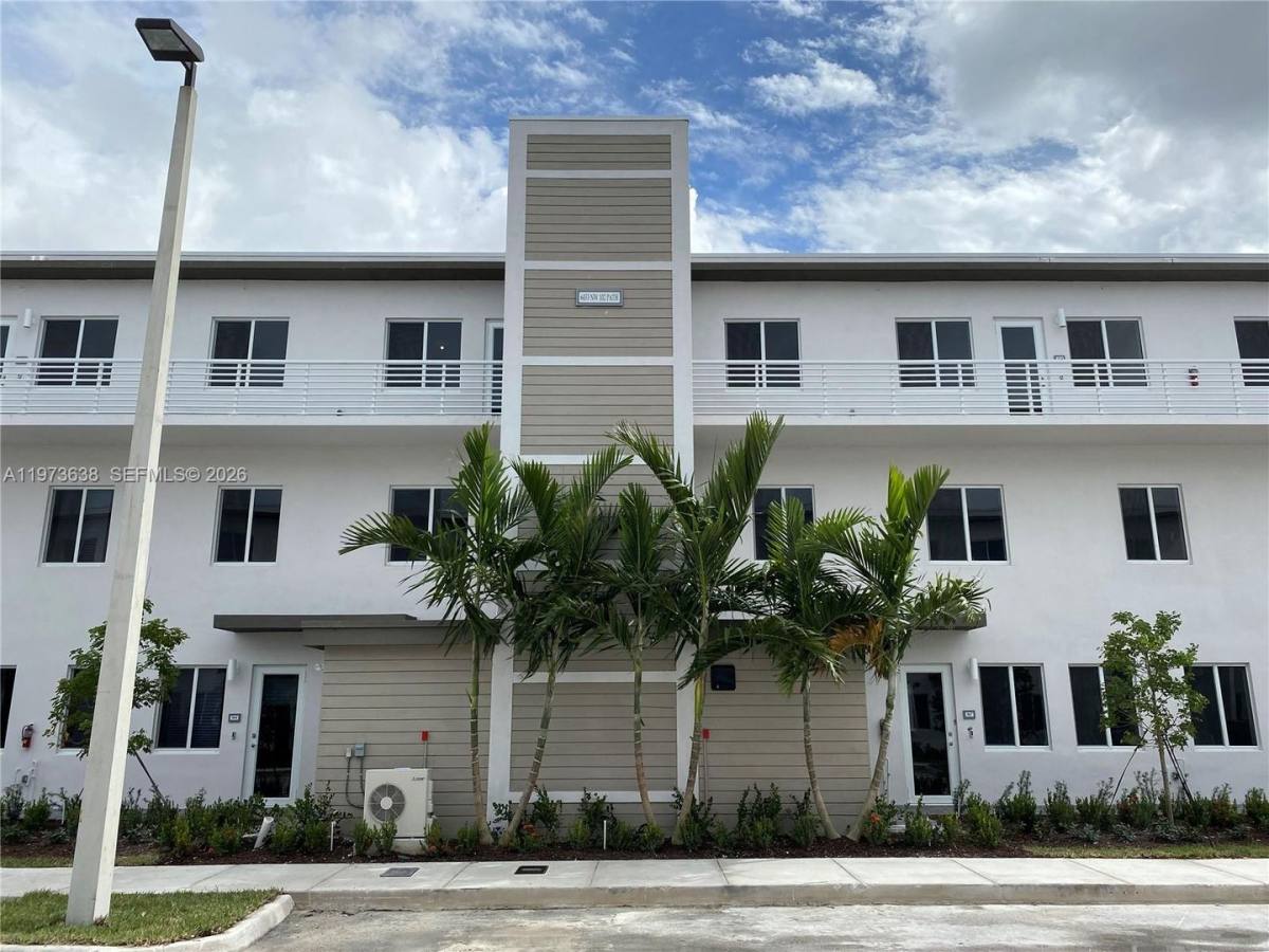 Apartment for rent at 6453 NW 102 Path #304, Miami, FL 33178