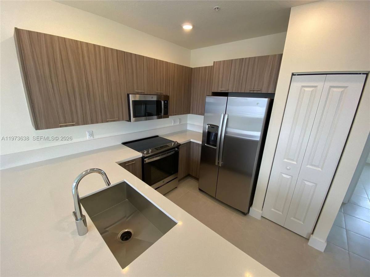 Apartment for rent at 6453 NW 102 Path #304, Miami, FL 33178