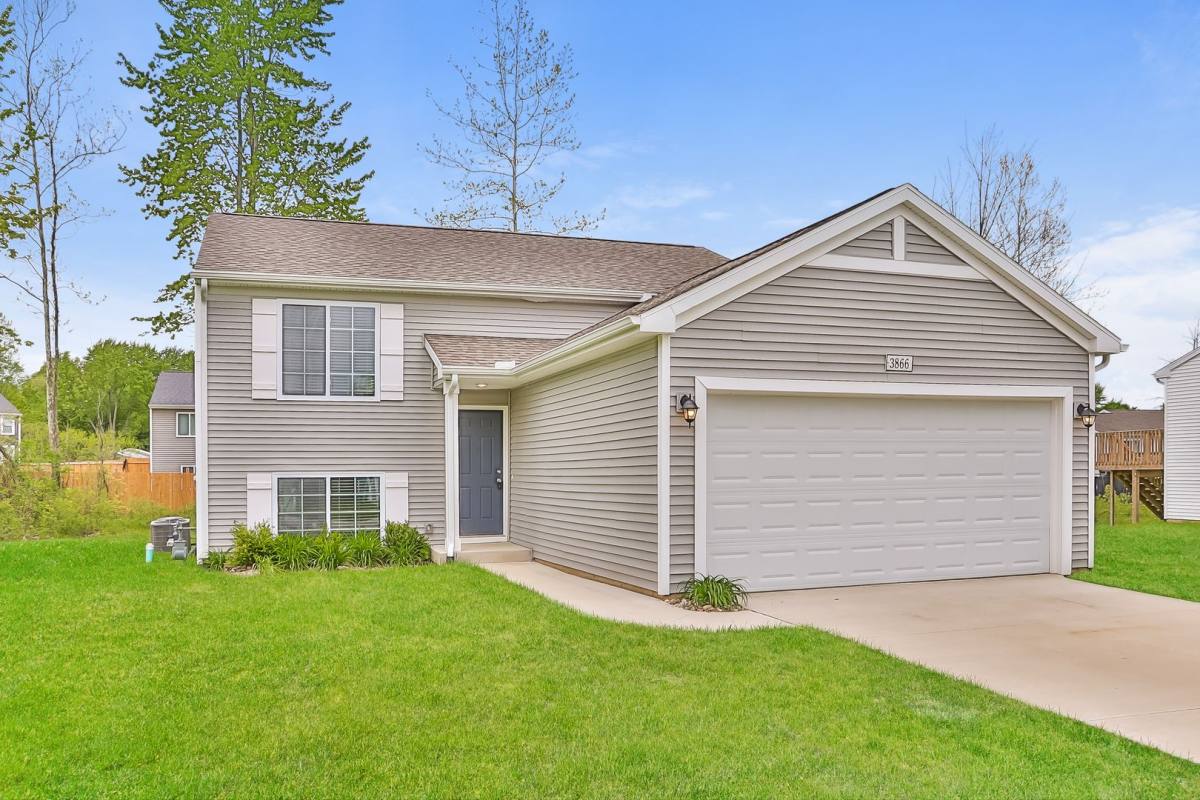 House for rent at 3866 Watertown Dr, Watervliet, MI 49098