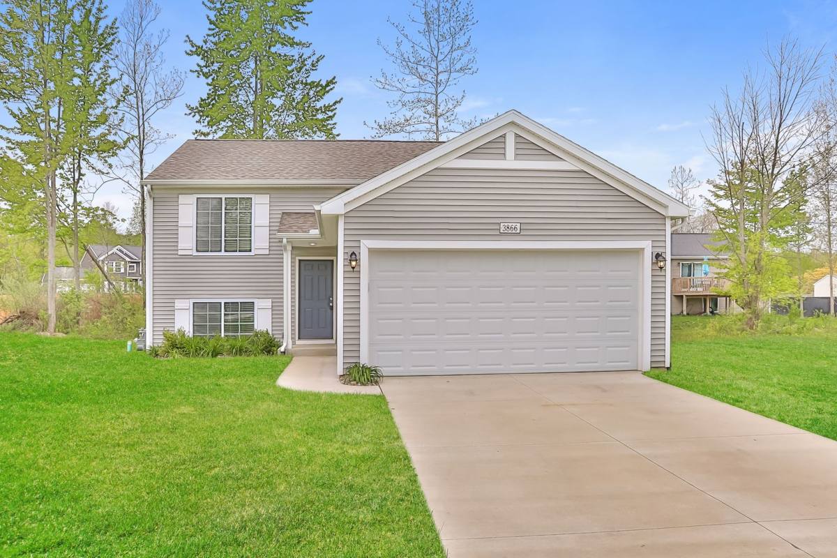 House for rent at 3866 Watertown Dr, Watervliet, MI 49098